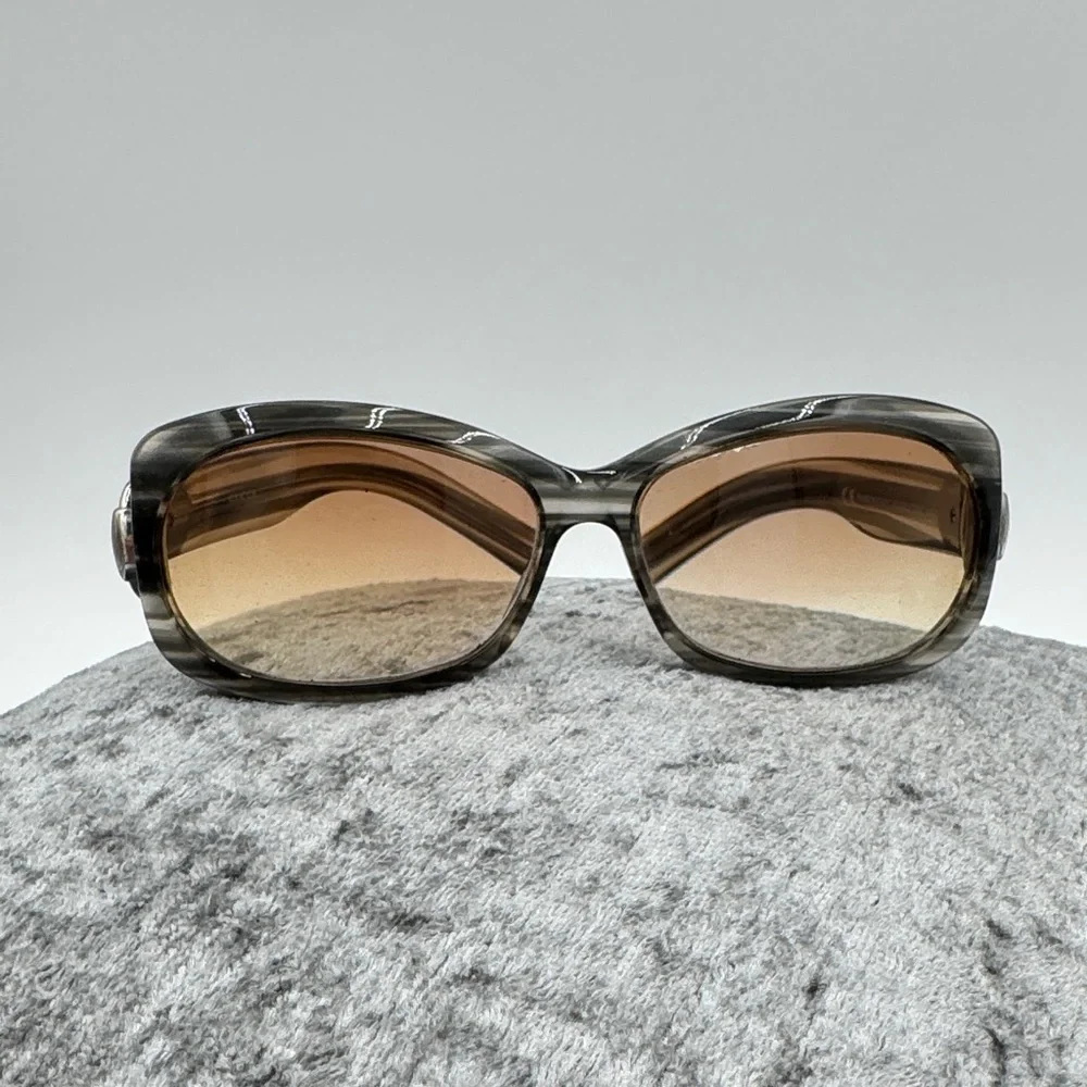 Vintage Gucci Women's Grey Sunglasses